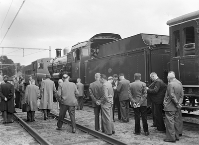 836217 Afbeelding van de aankomst van de stoomlocomotief nr. 3737 (serie 3700/3800) na een opknapbeurt te Roosendaal in ...